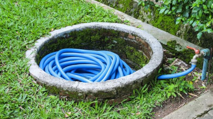  Can you bury a garden hose?