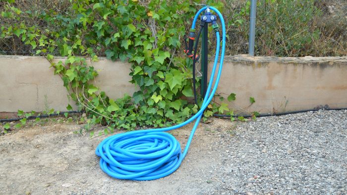 How do you make a garden hose hanger?